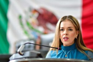Xochitl-Contreras-respalda-a-Maru-Campos-por-defender-la-educacion-en-Chihuahua-y-cuestiona-intento-de-refugio-ideologico-en-la-UACJ-